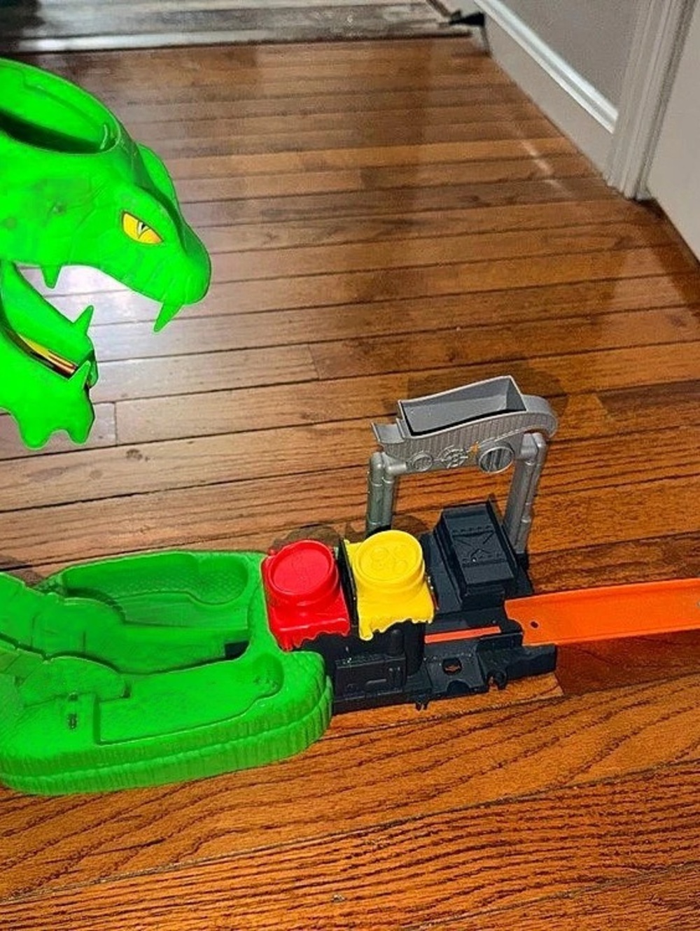 Hot Wheels City Cobra Crush Track Playset